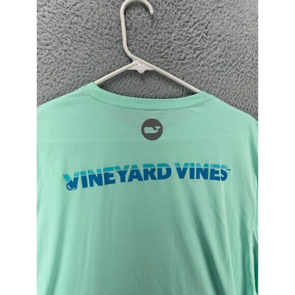 Vineyard Vines Performance Shirt Men Medium Aqua Graphic Print Whale Fishing NEW - Picture 6 of 9